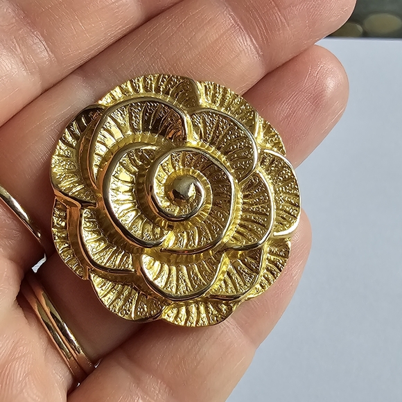 Vintage flower scarf clip gold tone metal camelia floral - Picture 6 of 6